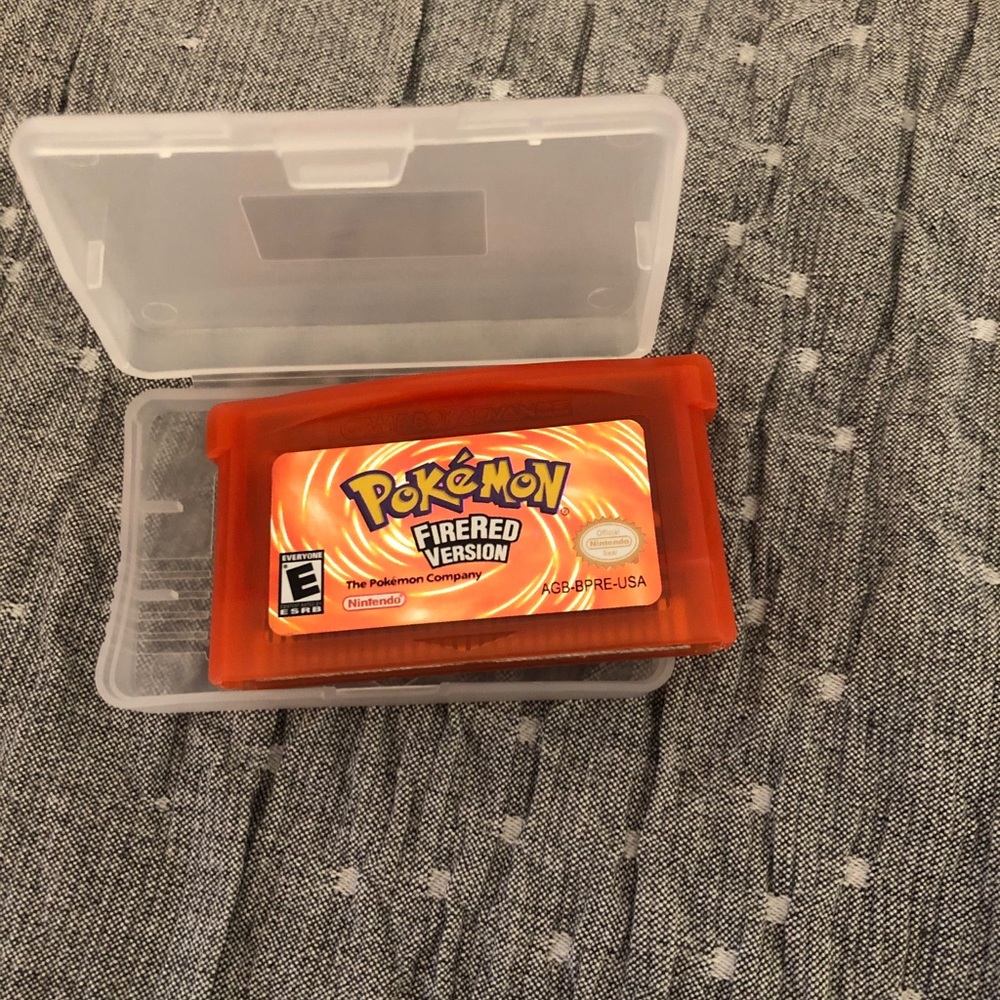 Pokémon Fire Red Version GBA game with case